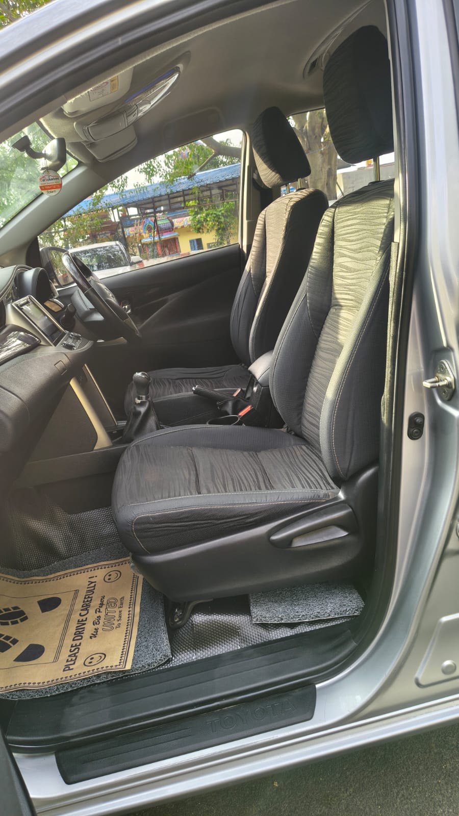 Toyota Innova V image 6
